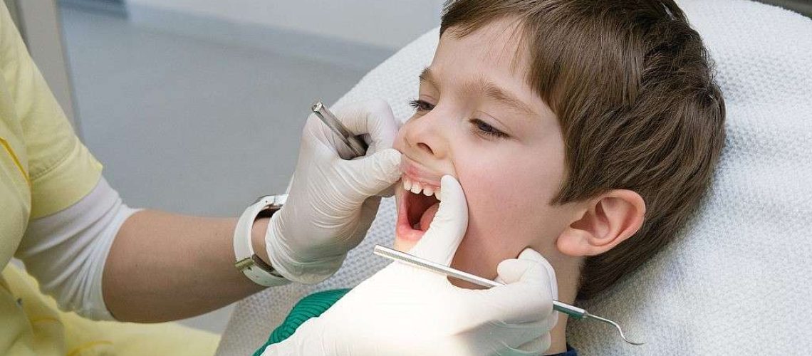 anquilosis dental clinica dental en Málaga valdivia y armijo